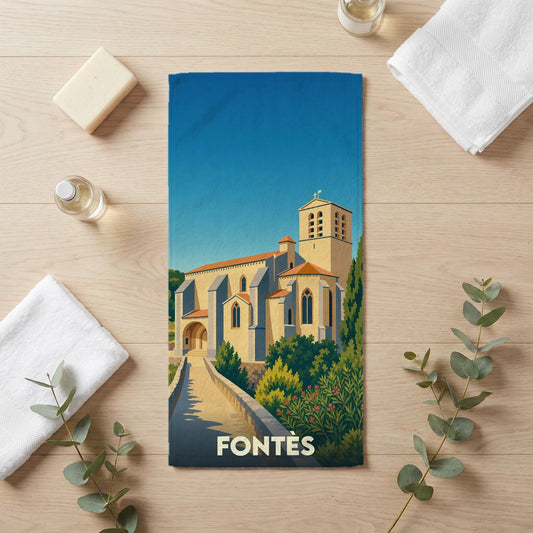Serviette de bain souvenir de la ville de Fontès ornée d'une illustration stylisée de son église.