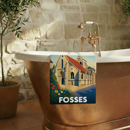 Serviette de bain souvenir de la ville de Fosses avec une illustration stylisée de son église.