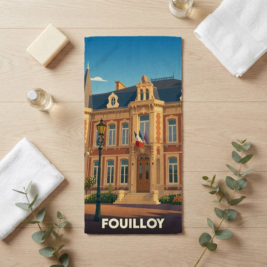 Serviette de bain souvenir de la ville de Fouilloy avec une illustration stylisée de son hôtel de ville.