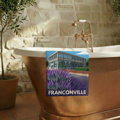 Serviette de bain souvenir de la ville de Franconville avec une illustration stylisée.