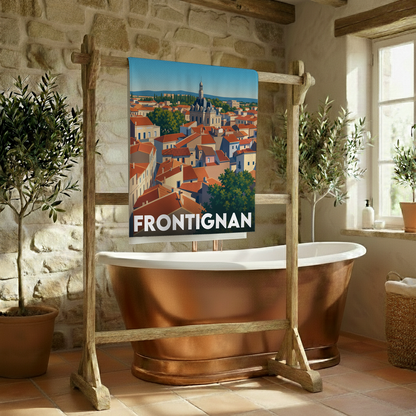 Serviette de bain souvenir de la ville de Frontignan avec une illustration stylisée.