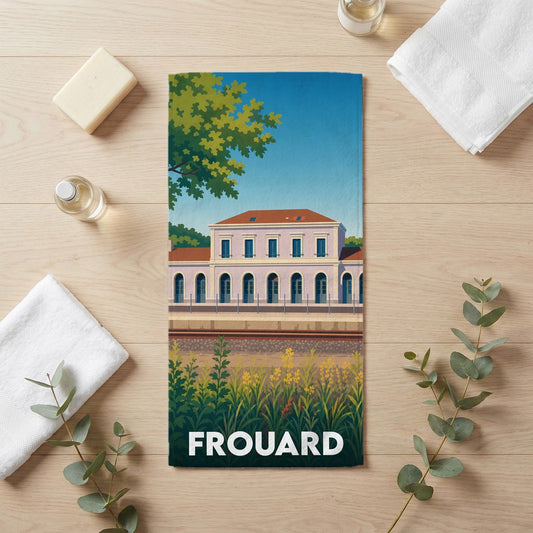 Serviette de bain souvenir de la ville de Frouard avec une illustration stylisée de sa gare.