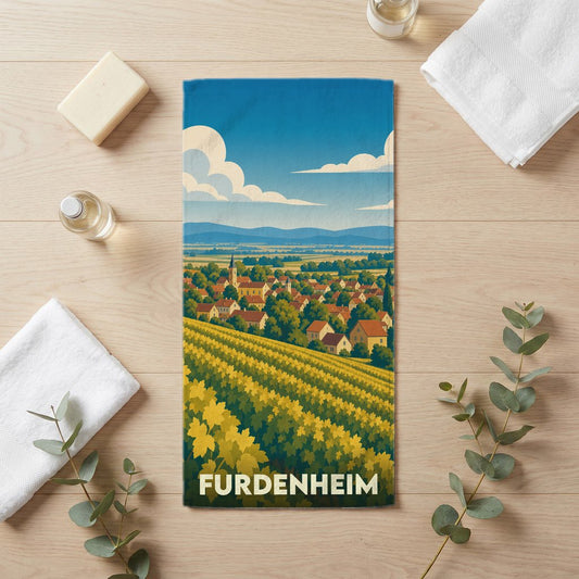 Serviette de bain souvenir de la ville de Furdenheim illustrée d'un paysage de vignobles et d'un village alsacien.