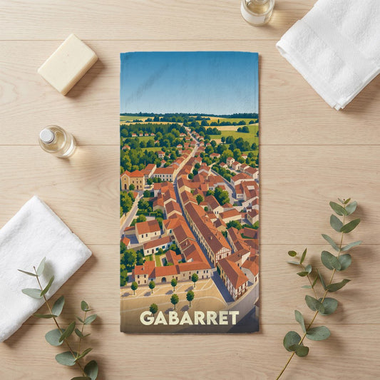 Serviette de bain souvenir de la ville de Gabarret avec une illustration stylisée vue du ciel.