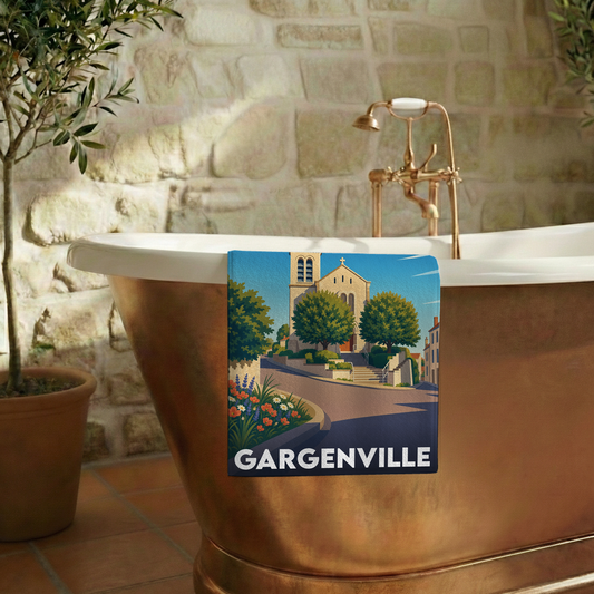 Serviette de bain souvenir de la ville de Gargenville avec une illustration stylisée.