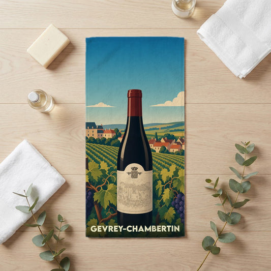 Serviette de bain souvenir de la ville de Gevrey-Chambertin illustrée d'une bouteille de vin devant un vignoble.