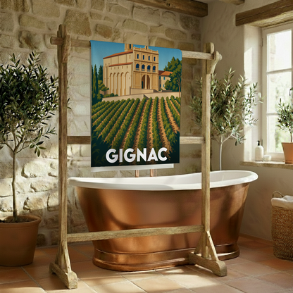 Serviette de bain souvenir de la ville de Gignac avec une illustration stylisée d'un vignoble et de son église.