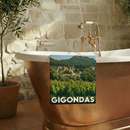 Serviette de bain souvenir de la ville de Gigondas avec une illustration stylisée de son paysage de vignes.