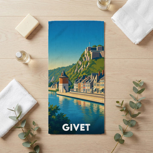 Serviette de bain souvenir de la ville de Givet avec une illustration stylisée des bords de Meuse et de la citadelle.