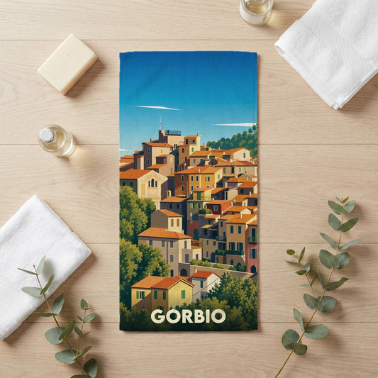 Serviette de bain souvenir de la ville de Gorbio avec une illustration stylisée de son village perché.