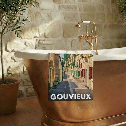 Serviette de bain souvenir de la ville de Gouvieux avec une illustration stylisée.