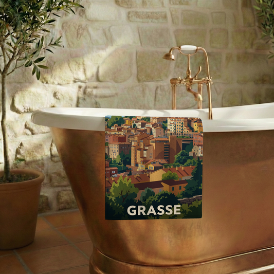 Serviette de bain souvenir de la ville de Grasse avec une illustration stylisée.