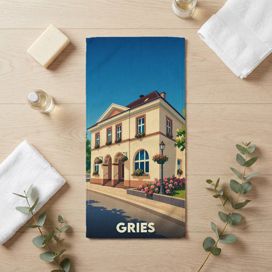 Serviette de bain souvenir de la ville de Gries avec une illustration stylisée d'un bâtiment traditionnel fleuri.