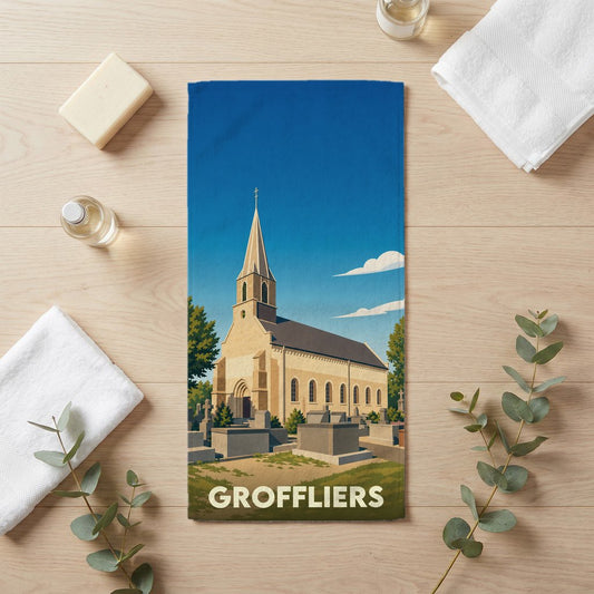 Serviette de bain souvenir de la ville de Groffliers ornée d'une illustration stylisée de son église et de son cimetière.