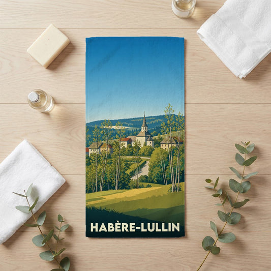 Serviette de bain souvenir de la ville de Habère-Lullin avec une illustration stylisée de son église et de ses paysages.