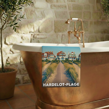 Serviette de toilette souvenir de Hardelot-Plage avec une illustration stylisée.