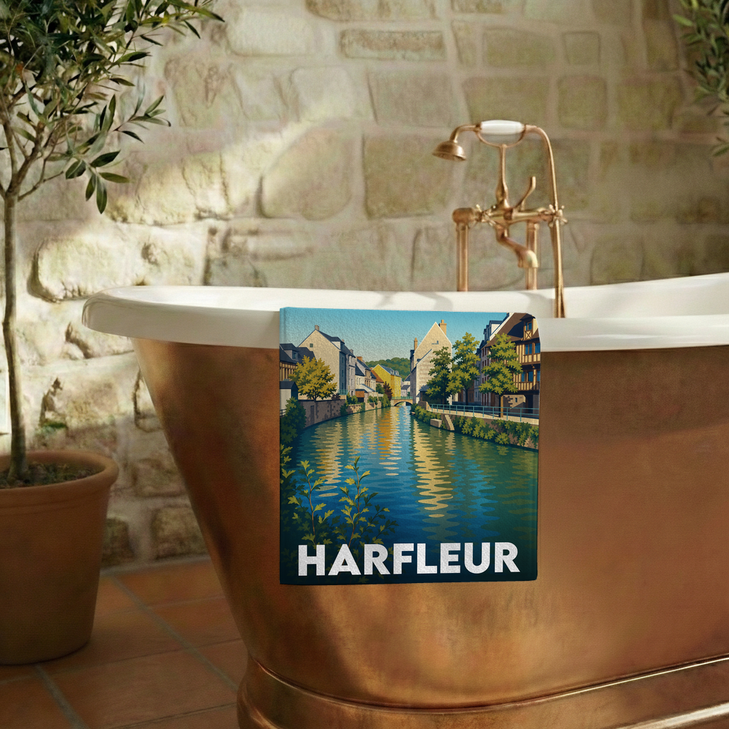 Serviette de bain souvenir de la ville de Harfleur avec une illustration stylisée.