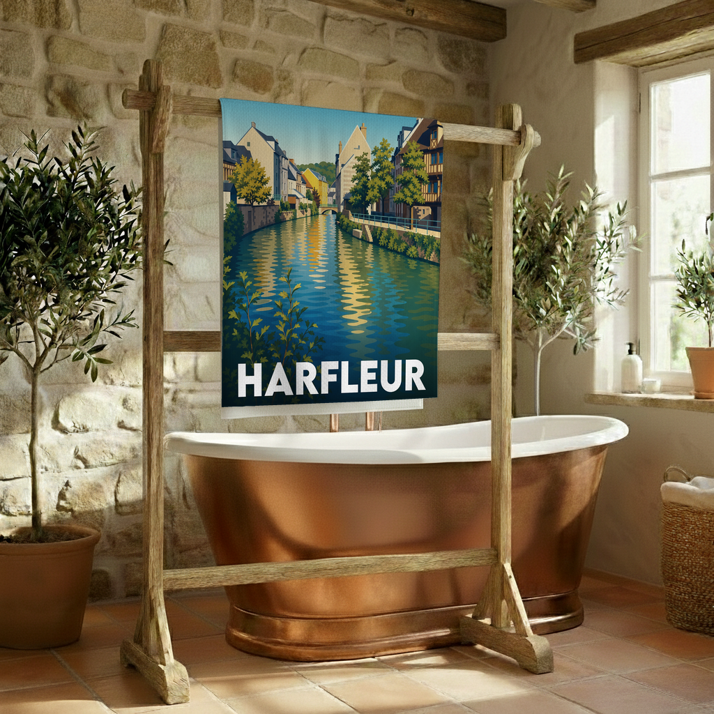 Serviette de bain souvenir de la ville de Harfleur illustrée dans un style vintage.