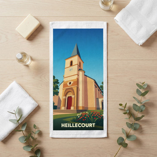Serviette de bain souvenir de la ville de Heillecourt avec une illustration stylisée d'une église sous un ciel bleu.