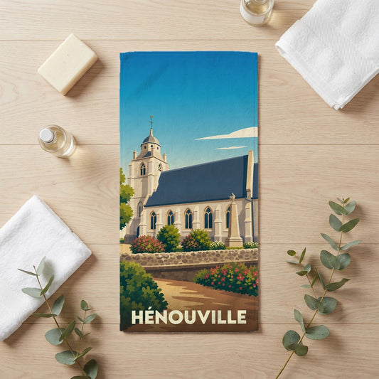 Serviette de bain souvenir de la ville de Hénouville avec une illustration stylisée de son église.