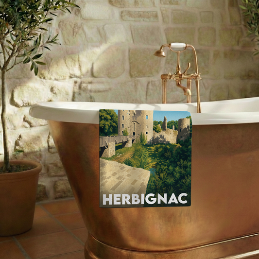 Serviette de bain souvenir de la ville de Herbignac avec une illustration stylisée de son château médiéval.