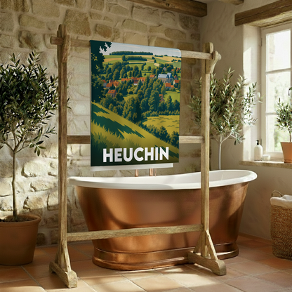 Serviette de bain souvenir de la ville de Heuchin avec une illustration stylisée.