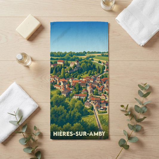 Serviette de bain souvenir de la ville de Hières-sur-Amby illustrée par une vue panoramique stylisée.