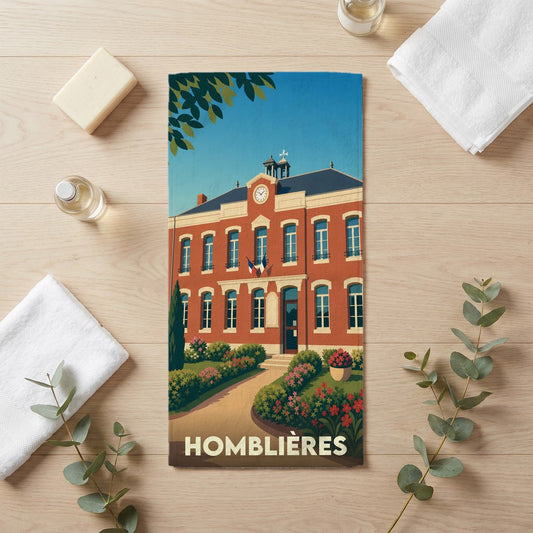 Serviette de bain souvenir de la ville de Homblières avec une illustration stylisée de sa mairie.
