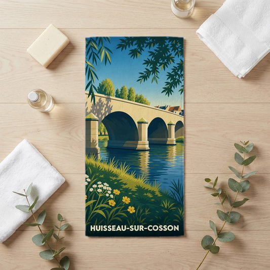 Serviette de bain souvenir de la ville de Huisseau-sur-Cosson avec une illustration stylisée de son pont.