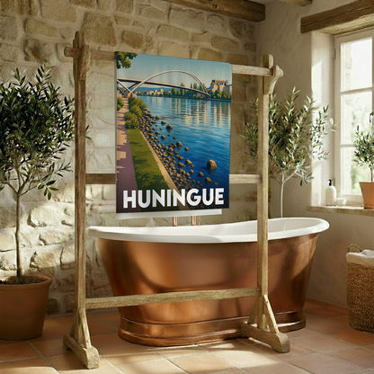 Serviette de bain souvenir de la ville de Huningue avec une illustration stylisée.