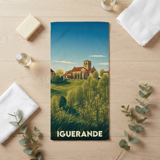 Serviette de bain souvenir de la ville d'Iguerande avec une illustration stylisée de son paysage et de son église.