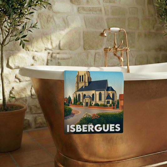 Serviette de bain souvenir de la ville d'Isbergues avec une illustration stylisée de son église.