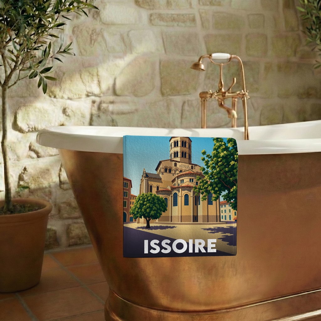Serviette de bain souvenir de la ville d'Issoire avec une illustration stylisée.