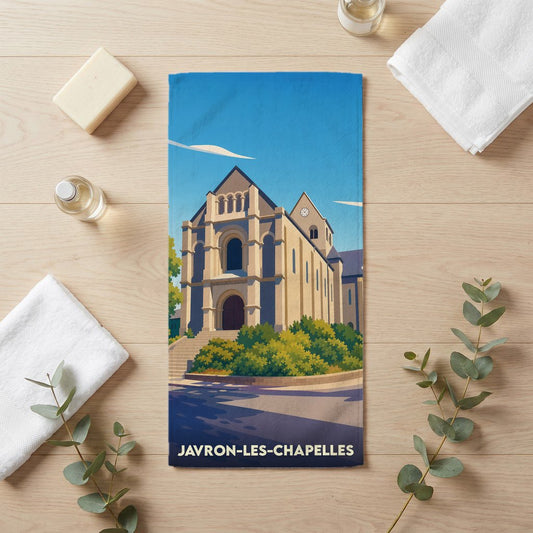 Serviette de bain souvenir de Javron-les-Chapelles avec une illustration stylisée de son église.