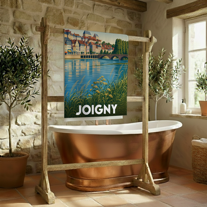 Serviette de bain souvenir de la ville de Joigny avec une illustration stylisée des bords de l'Yonne.