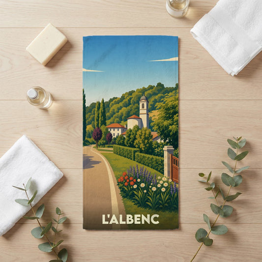 Serviette de bain souvenir de la ville de L'Albenc avec une illustration stylisée de paysages.