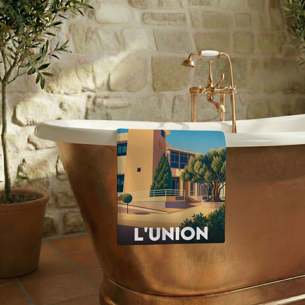 Serviette de bain souvenir de la ville de L'Union avec une illustration stylisée.