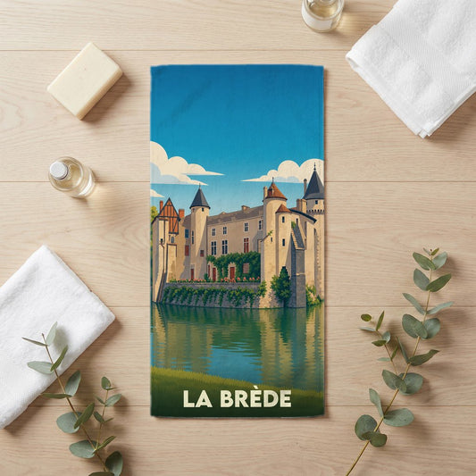 Serviette de bain souvenir de la ville de La Brède avec une illustration stylisée de son château.
