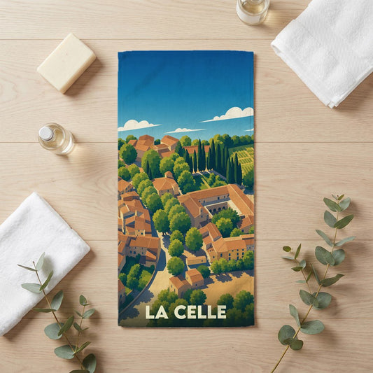 Serviette de bain souvenir de la ville de La Celle avec une illustration stylisée d'un paysage provençal.