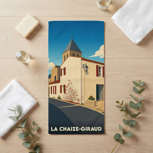 Serviette de bain souvenir de la ville de La Chaize-Giraud avec une illustration stylisée.