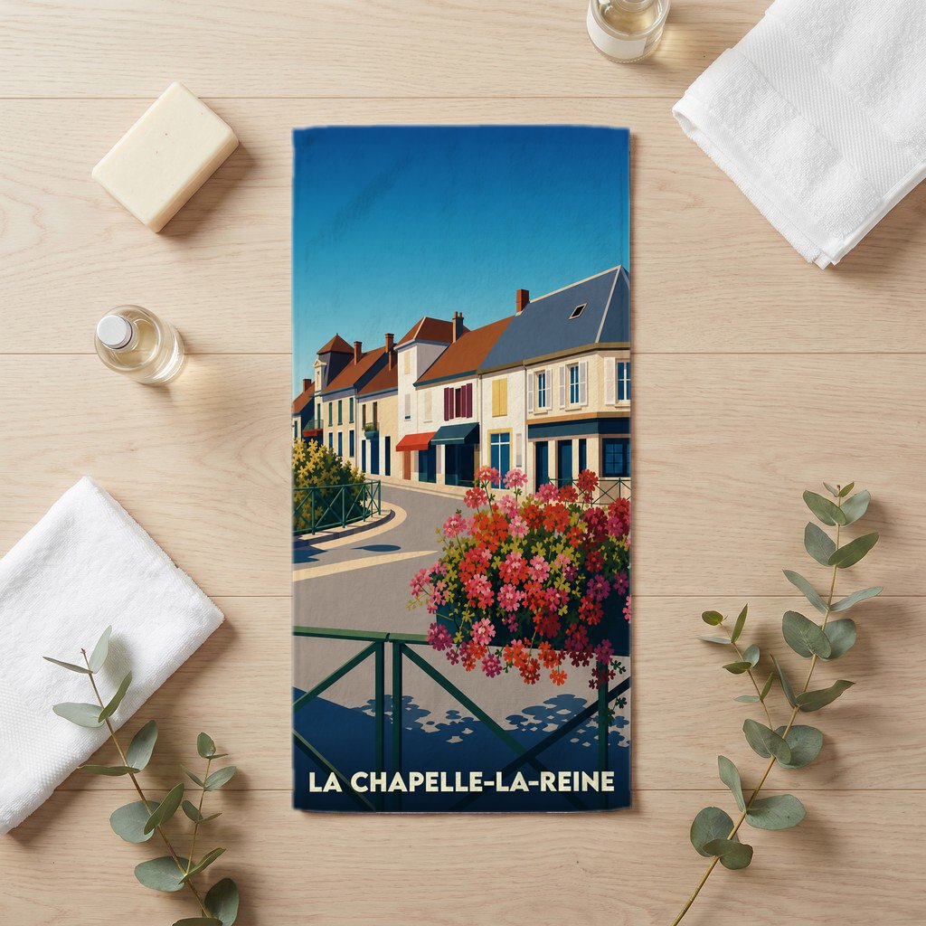 Serviette de bain souvenir de la ville de La Chapelle-la-Reine avec une illustration stylisée.