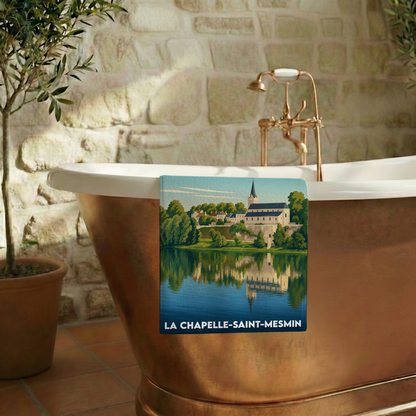 Serviette de bain souvenir de la ville de La Chapelle-Saint-Mesmin avec une illustration stylisée.
