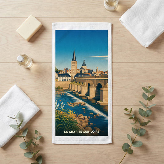 Serviette de bain souvenir de La Charité-sur-Loire ornée d'une illustration stylisée du pont et de l'église.