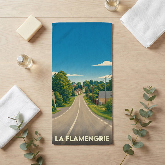 Serviette de bain souvenir de la ville de La Flamengrie avec une illustration stylisée d'une route de campagne.