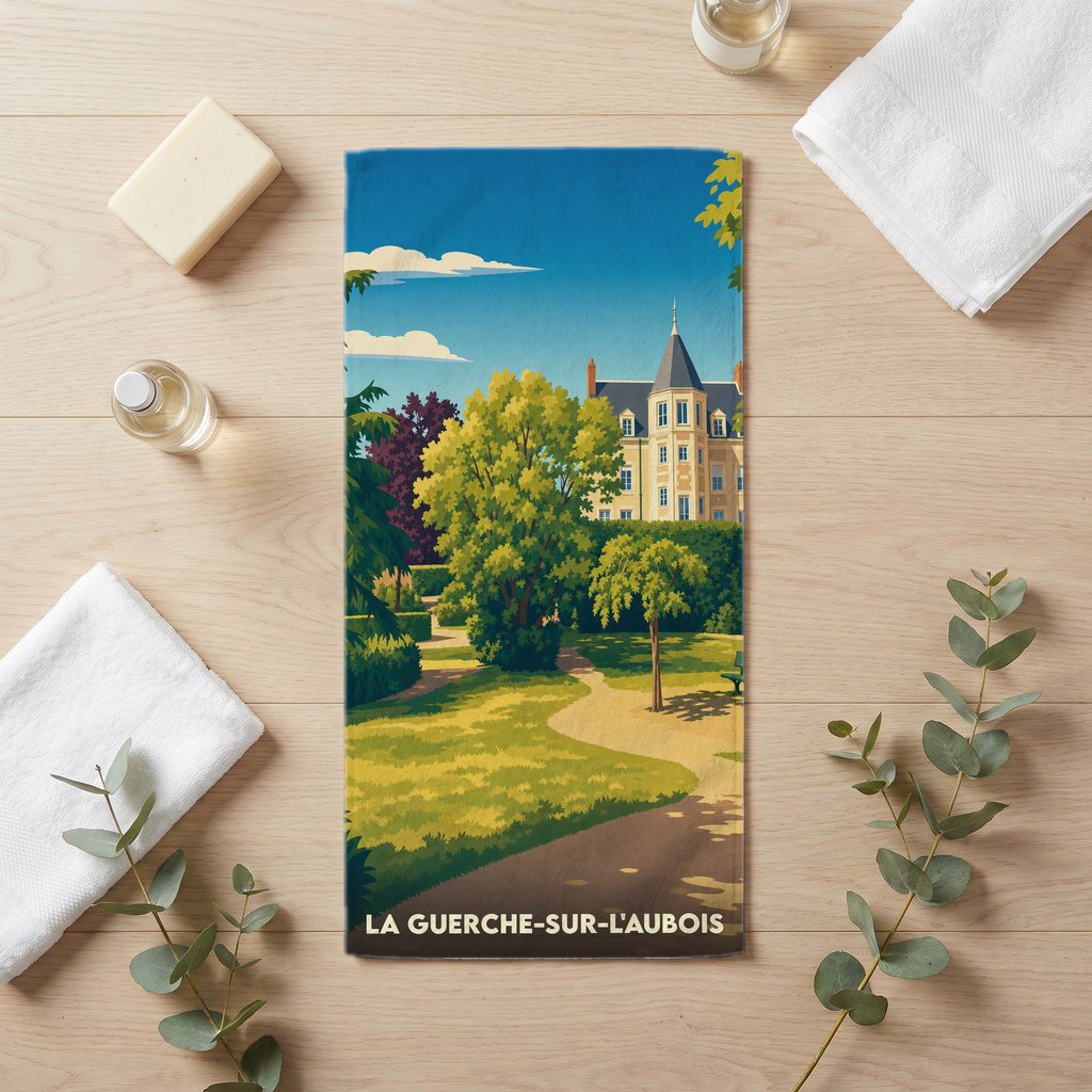 Serviette de bain souvenir de La Guerche-sur-l'Aubois avec une illustration stylisée d'un parc et d'un château.