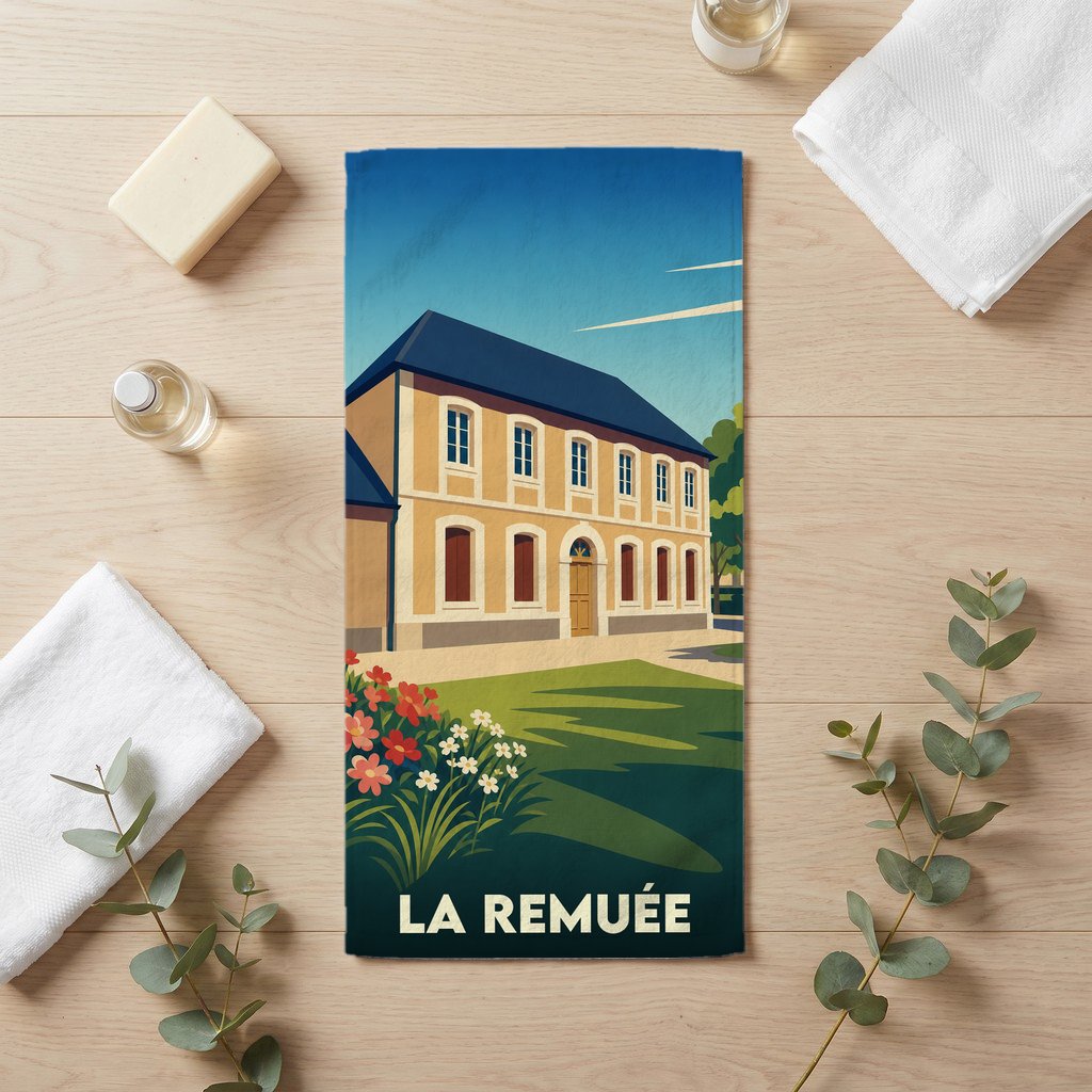 Serviette de bain souvenir de la ville de La Remuée avec une illustration stylisée.