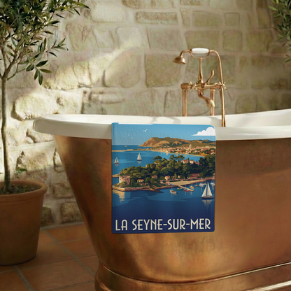 Serviette de bain souvenir de la ville de La Seyne-sur-Mer avec une illustration stylisée.