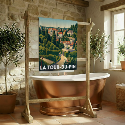 Serviette de bain souvenir de la ville de La Tour-du-Pin avec une illustration stylisée.