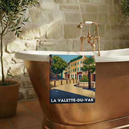 Serviette de bain souvenir de la ville de La Valette-du-Var avec une illustration stylisée.