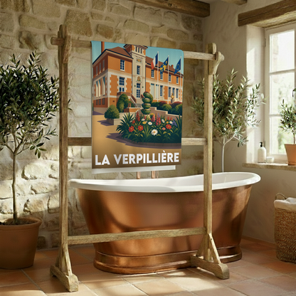 Serviette de bain souvenir de la ville de La Verpillière avec une illustration stylisée de son hôtel de ville.